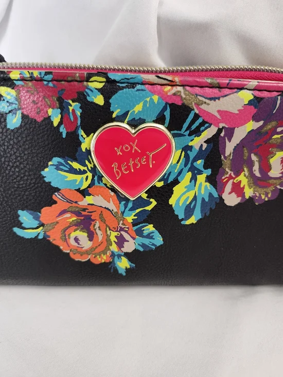 Betsey Johnson Black Floral Zip Wallet with Pink Heart Pin - Picture 2 of 12